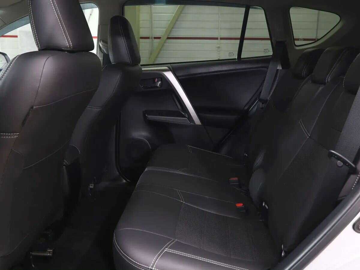 Купить Toyota RAV4 с пробегом. Фото: #17