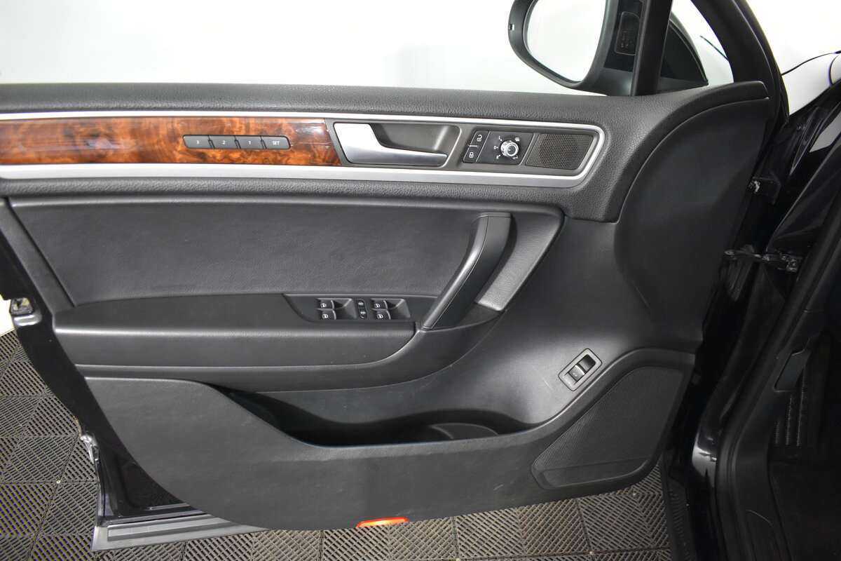 Купить Volkswagen Touareg с пробегом. Фото: #13