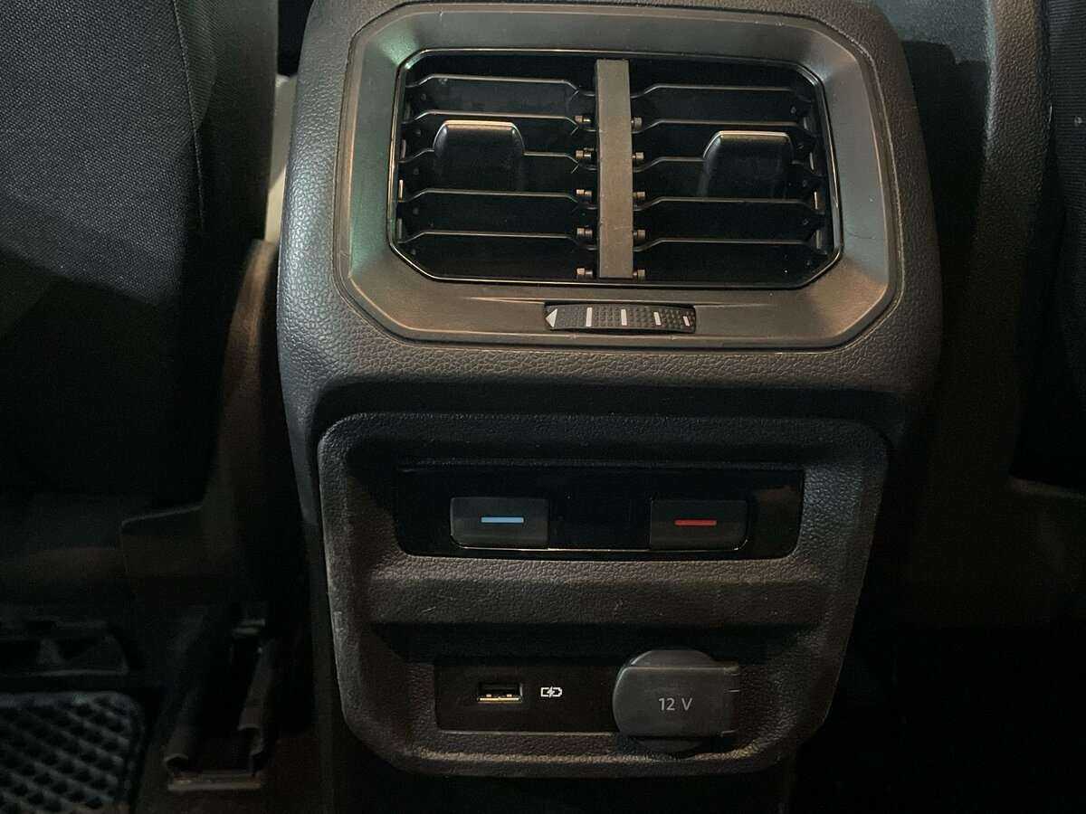 Купить Volkswagen Tiguan с пробегом. Фото: #20