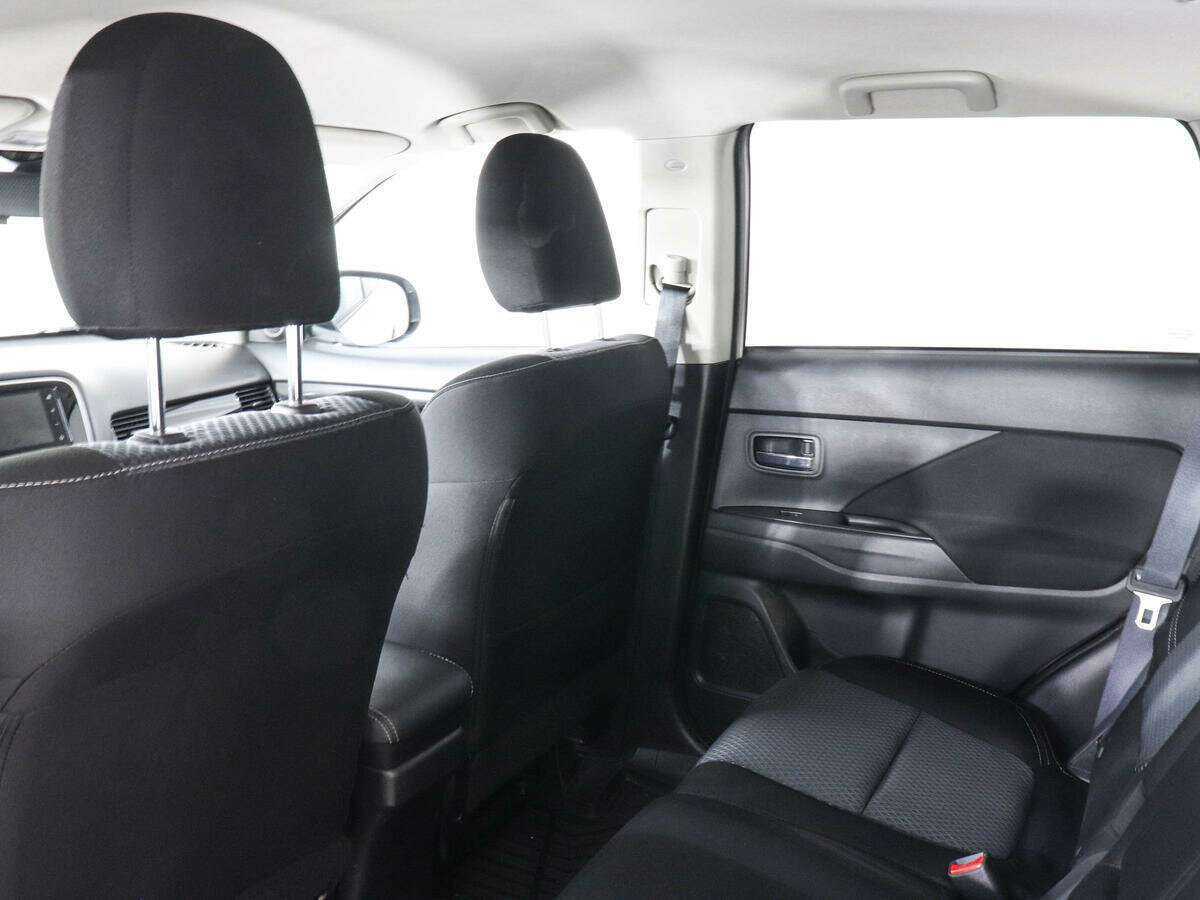 Купить Mitsubishi Outlander с пробегом. Фото: #11