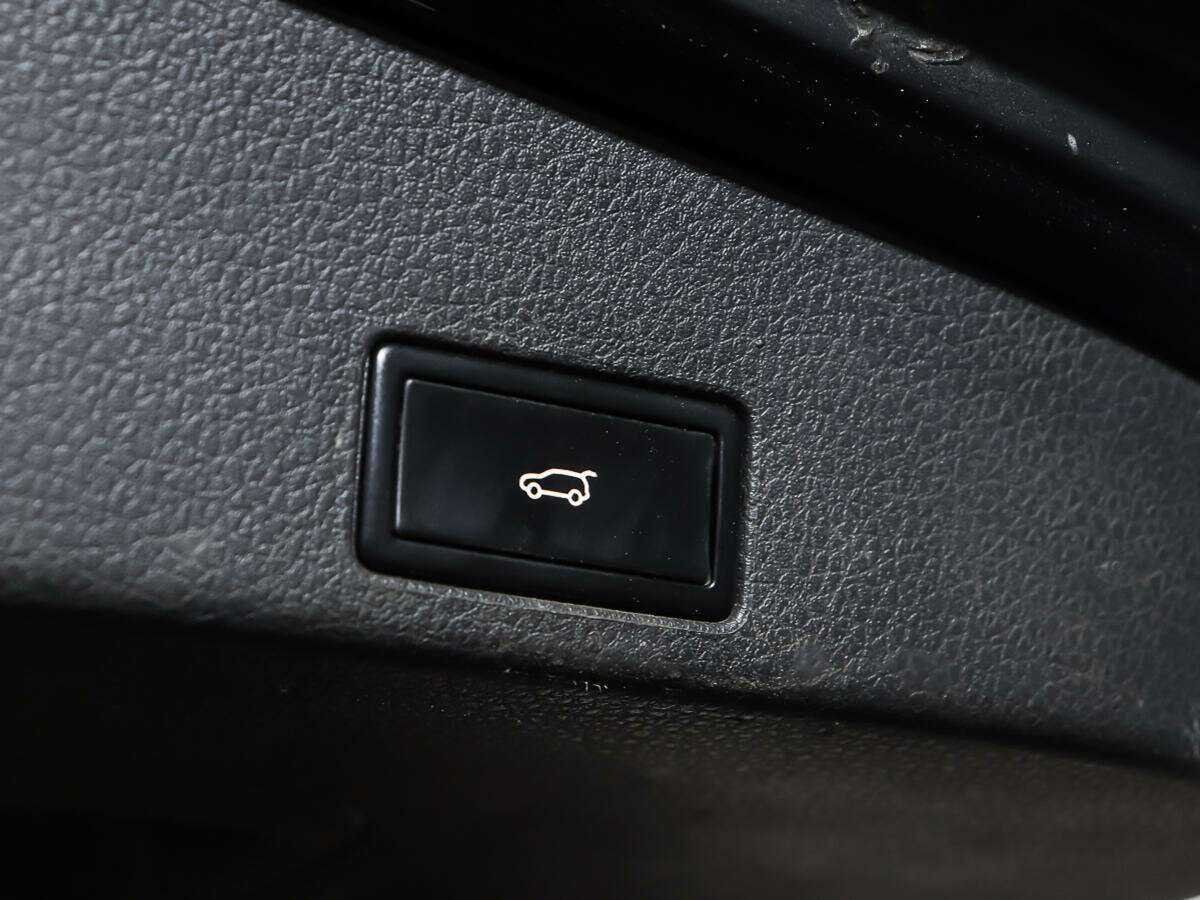 Купить Volkswagen Touareg с пробегом. Фото: #15