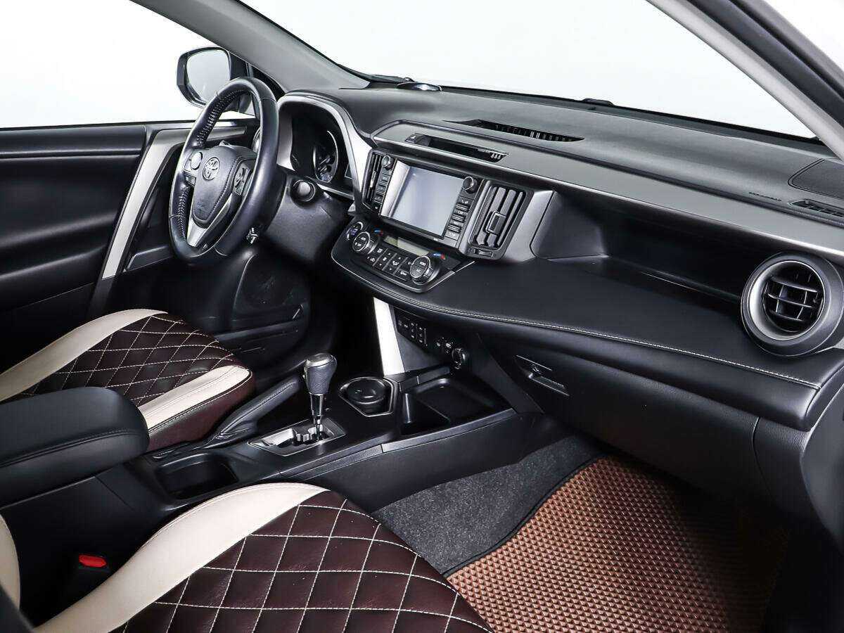 Купить Toyota RAV4 с пробегом. Фото: #8