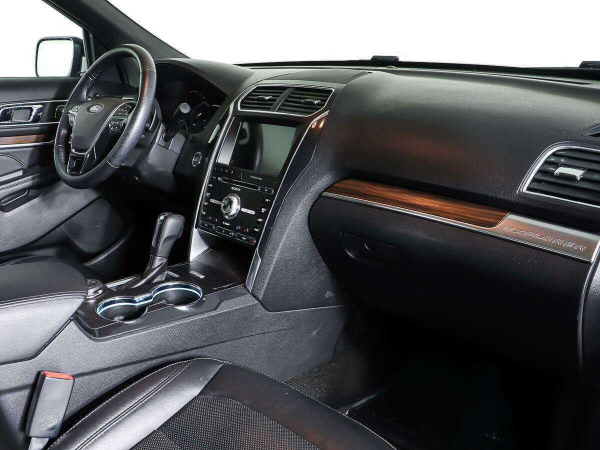 Купить Ford Explorer с пробегом. Фото: #9