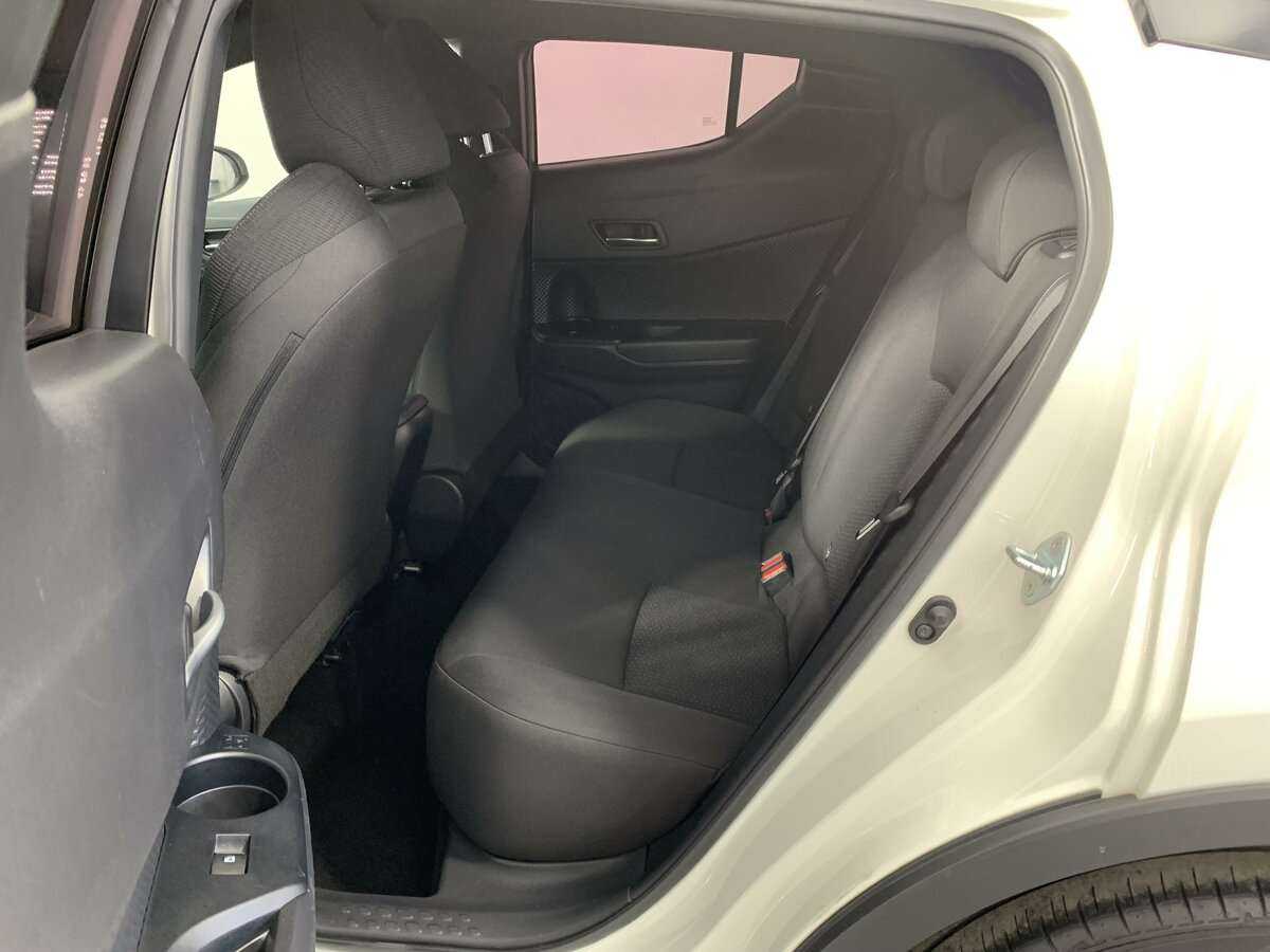 Купить Toyota C-HR с пробегом. Фото: #9