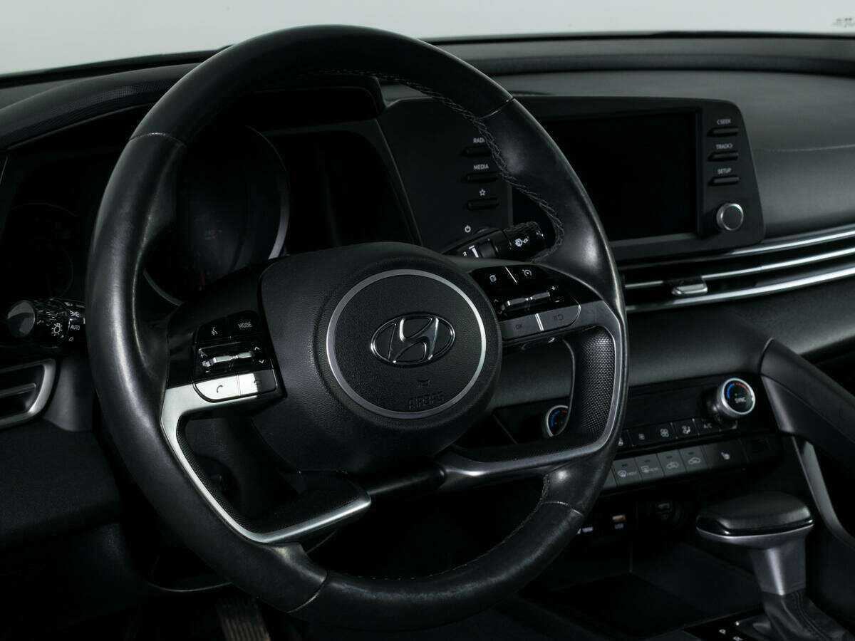 Купить Hyundai Elantra с пробегом. Фото: #11