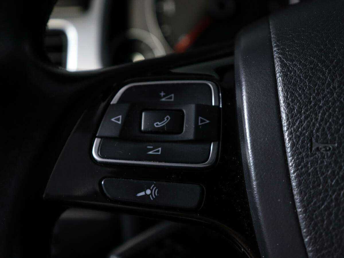 Купить Volkswagen Touareg с пробегом. Фото: #21