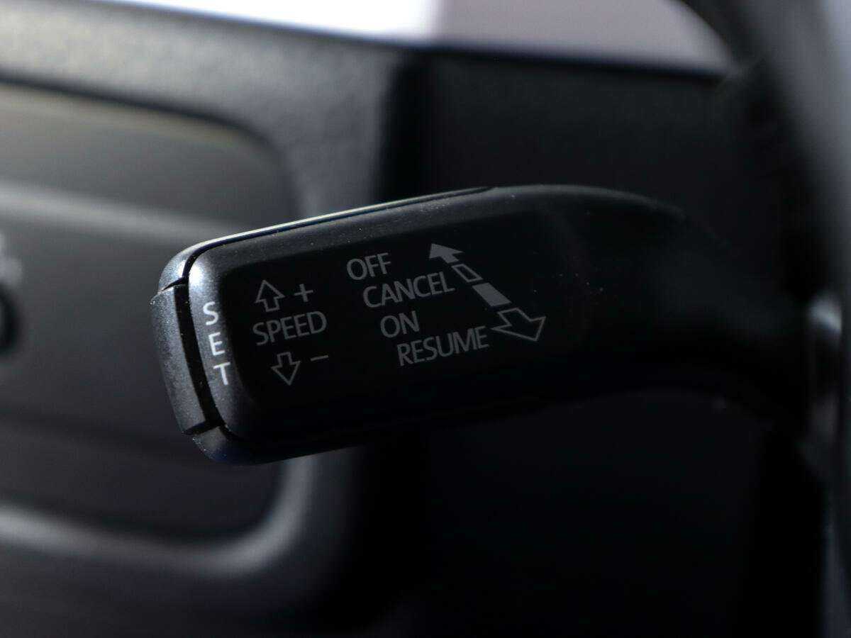 Купить Volkswagen Touareg с пробегом. Фото: #23