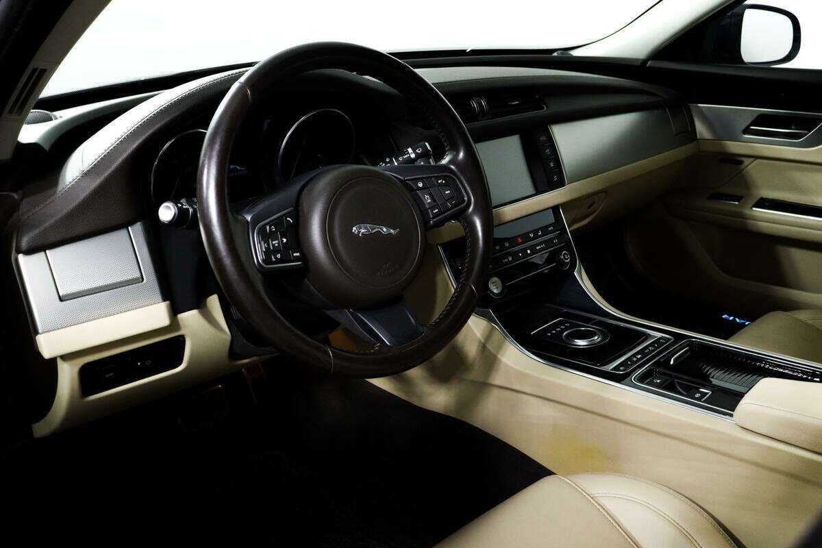 Купить Jaguar XF с пробегом. Фото: #12