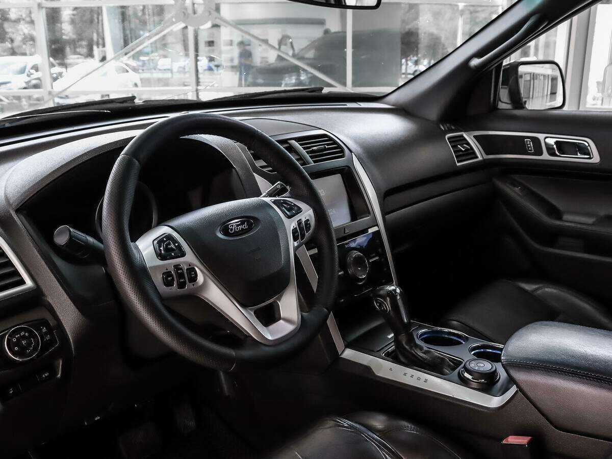Купить Ford Explorer с пробегом. Фото: #8