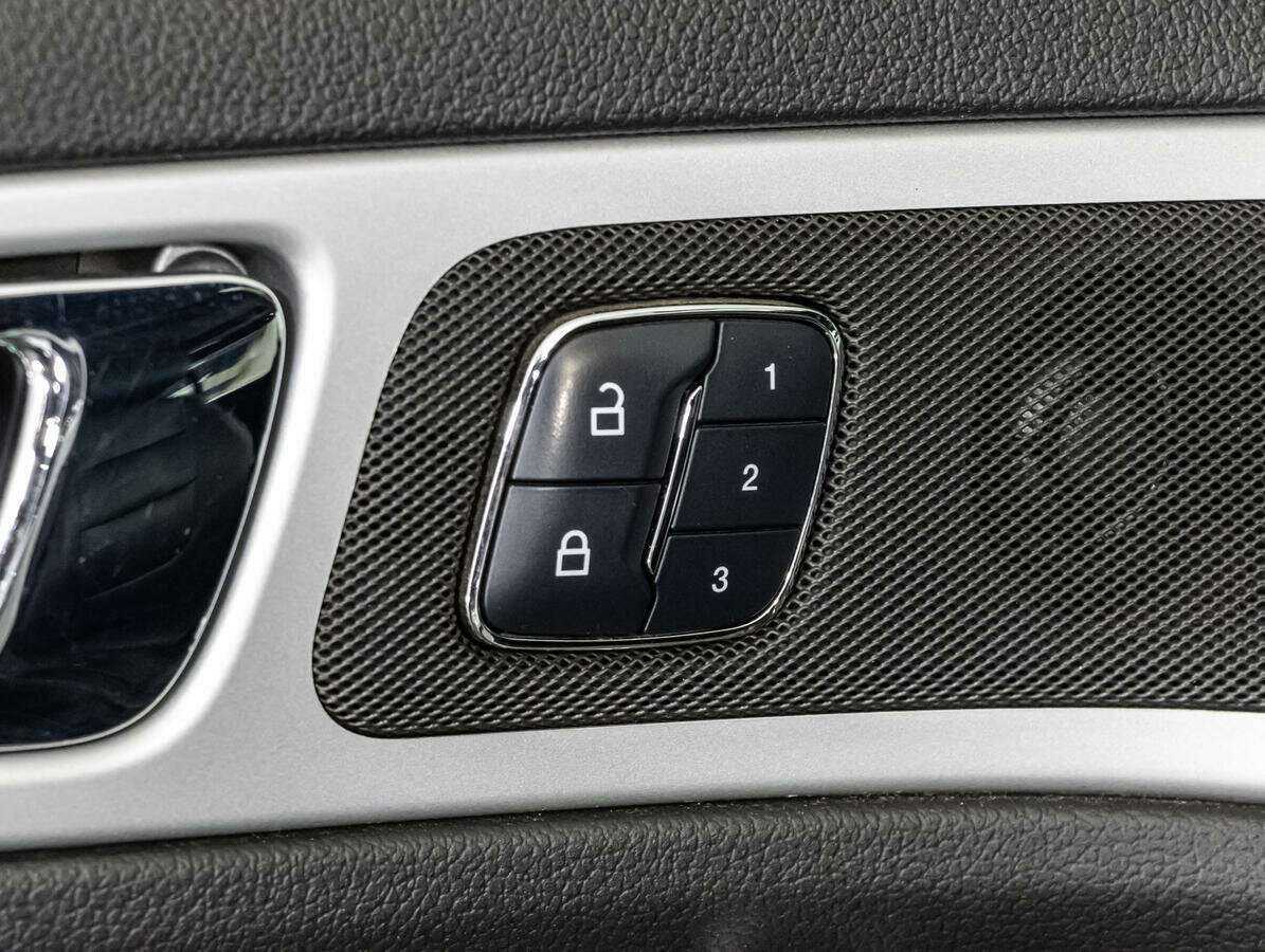 Купить Ford Explorer с пробегом. Фото: #17