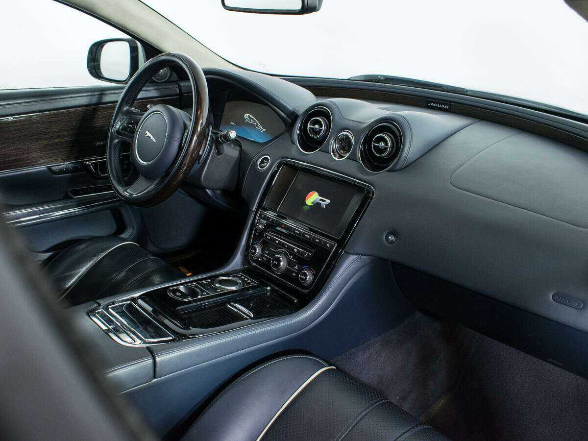 Купить Jaguar XJ с пробегом. Фото: #8