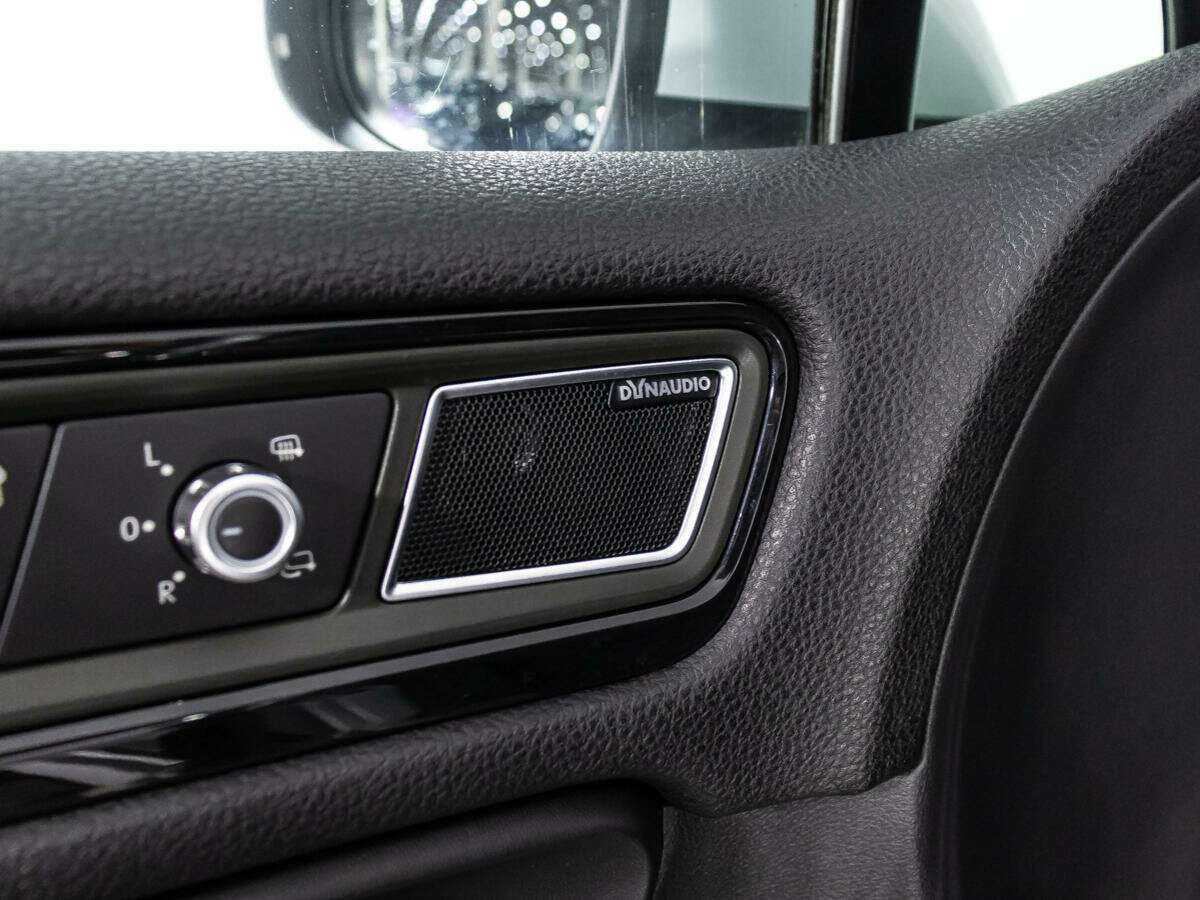 Купить Volkswagen Touareg с пробегом. Фото: #21