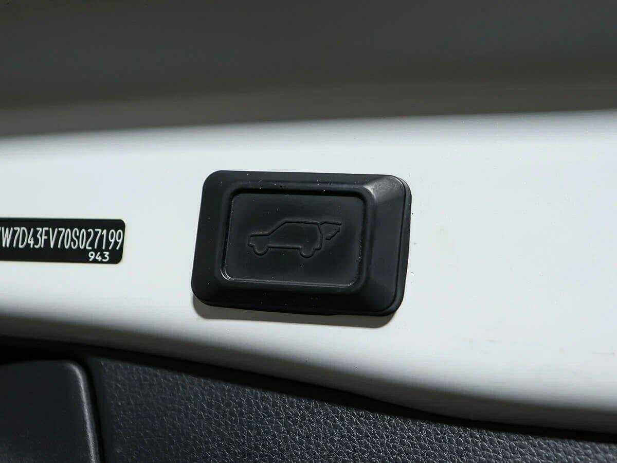 Купить Toyota RAV4 с пробегом. Фото: #17