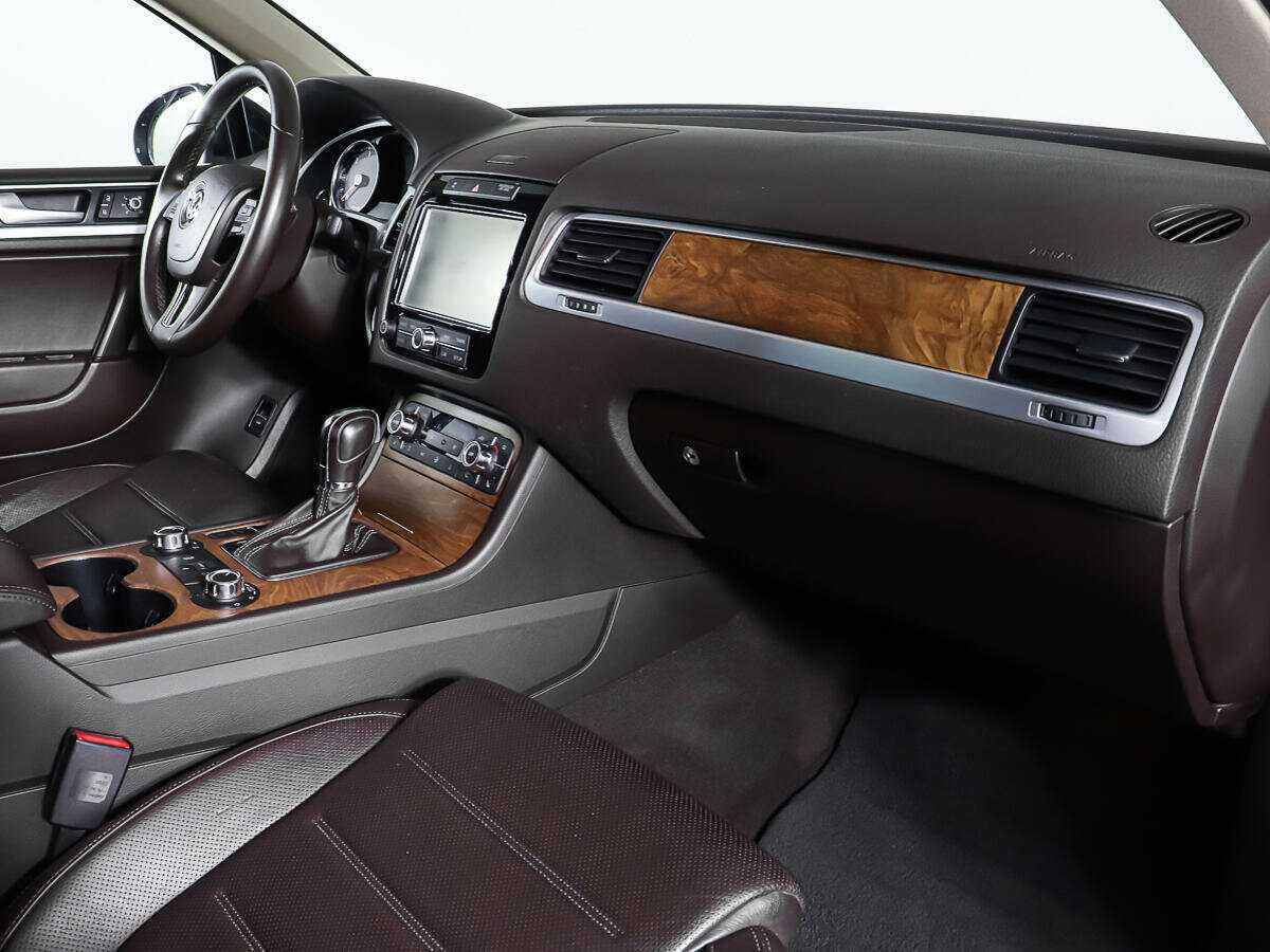 Купить Volkswagen Touareg с пробегом. Фото: #8
