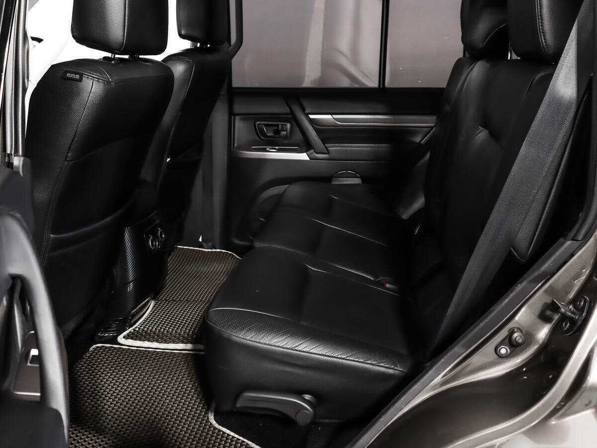 Купить Mitsubishi Pajero с пробегом. Фото: #10
