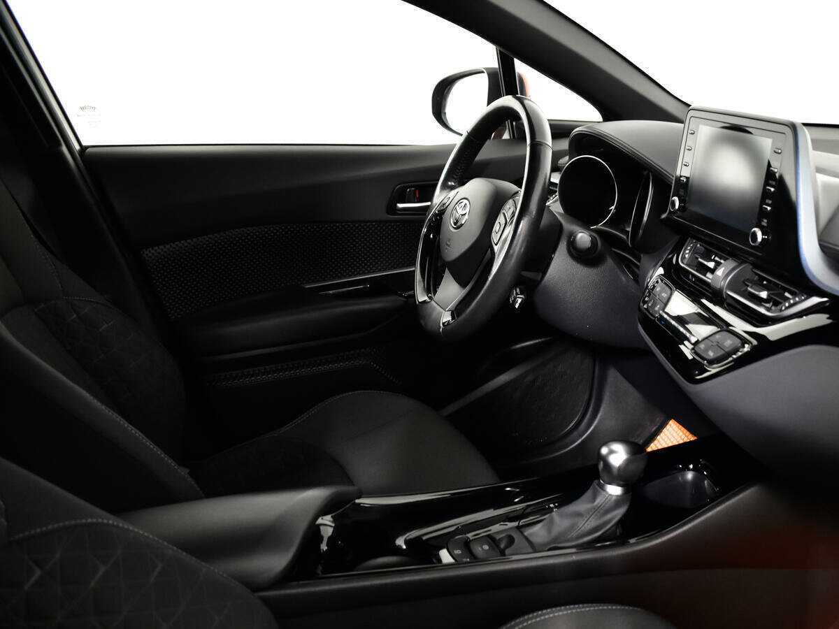 Купить Toyota C-HR с пробегом. Фото: #8