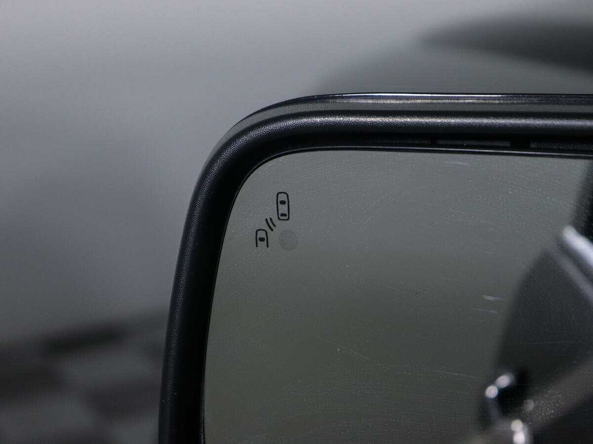 Купить Ford Explorer с пробегом. Фото: #17