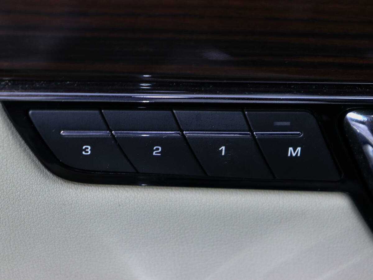 Купить Jaguar XJ с пробегом. Фото: #26