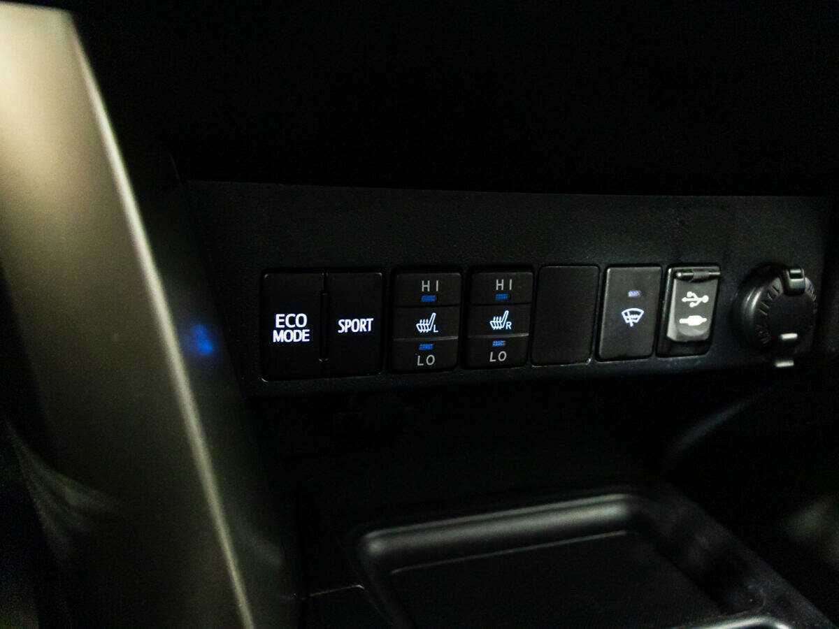 Купить Toyota RAV4 с пробегом. Фото: #18