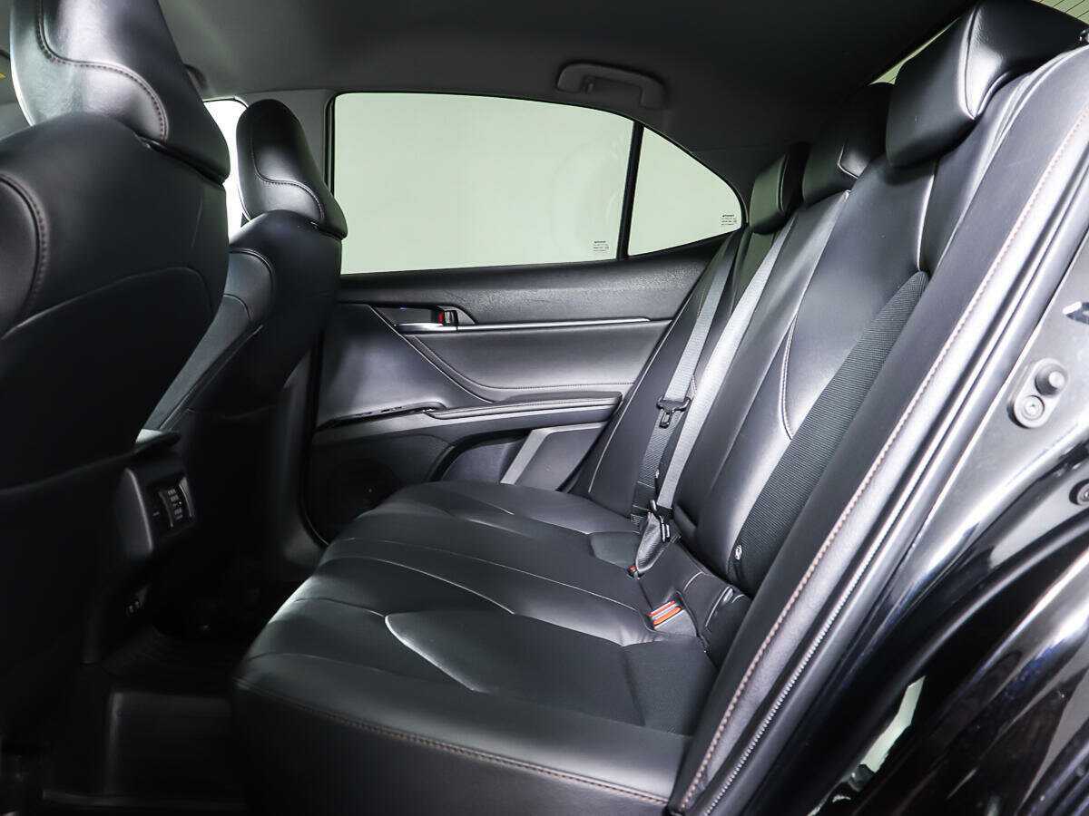 Купить Toyota Camry с пробегом. Фото: #9