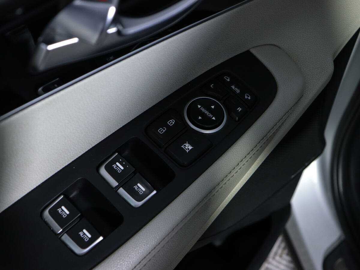 Купить Kia Sorento с пробегом. Фото: #19