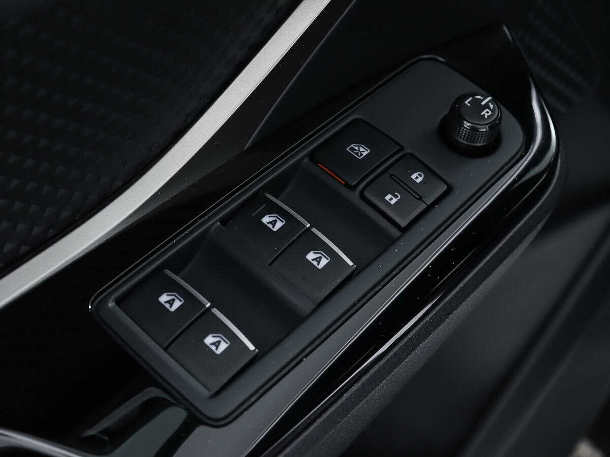 Купить Toyota C-HR с пробегом. Фото: #15