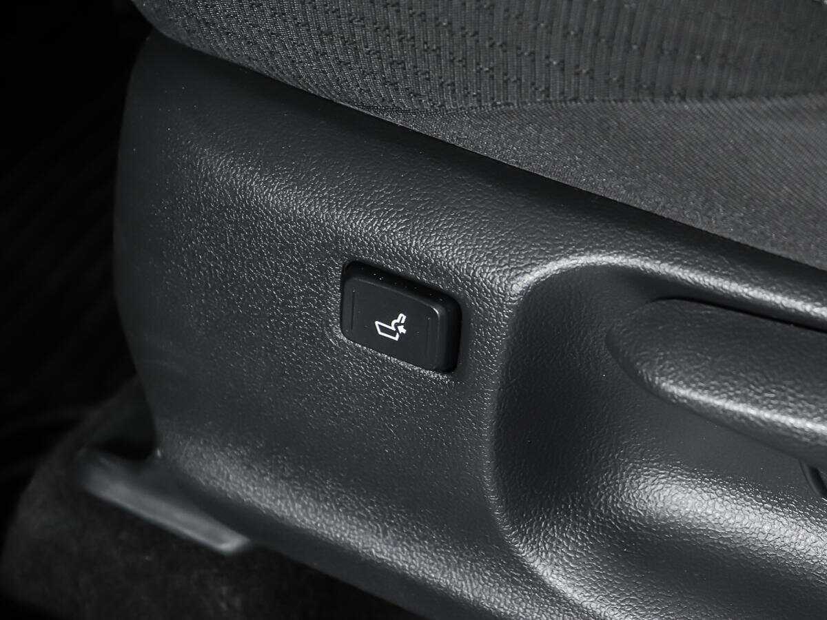 Купить Toyota C-HR с пробегом. Фото: #16