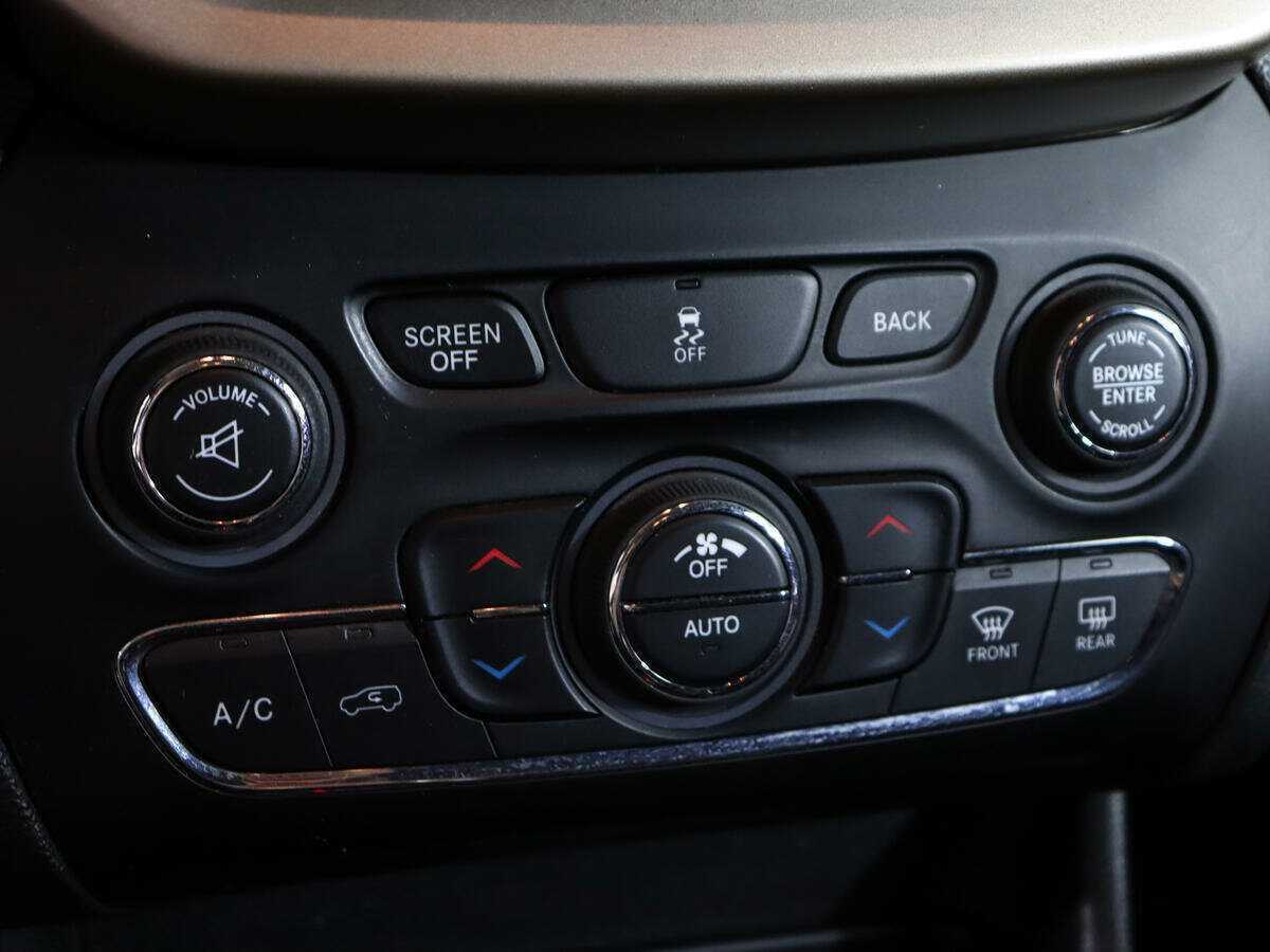 Купить Jeep Cherokee с пробегом. Фото: #15