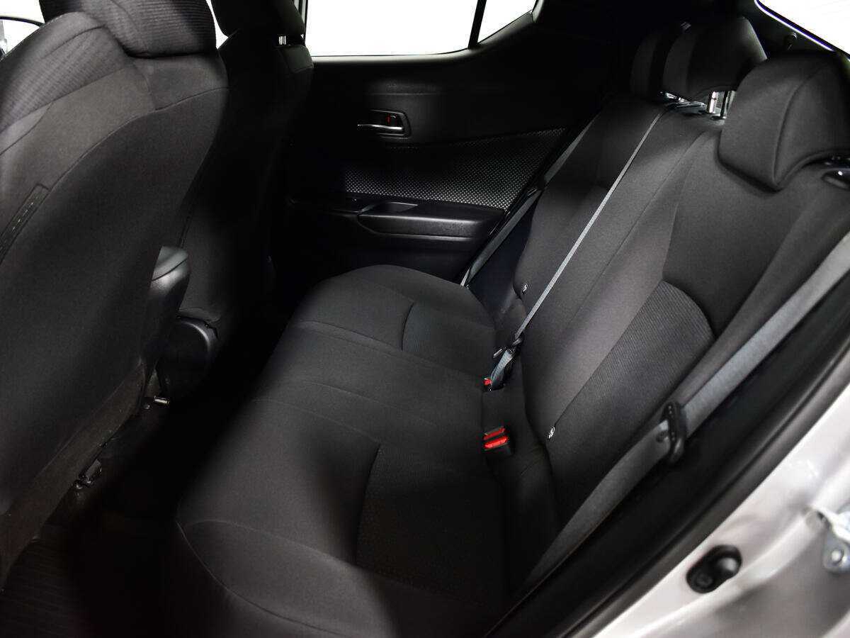 Купить Toyota C-HR с пробегом. Фото: #9