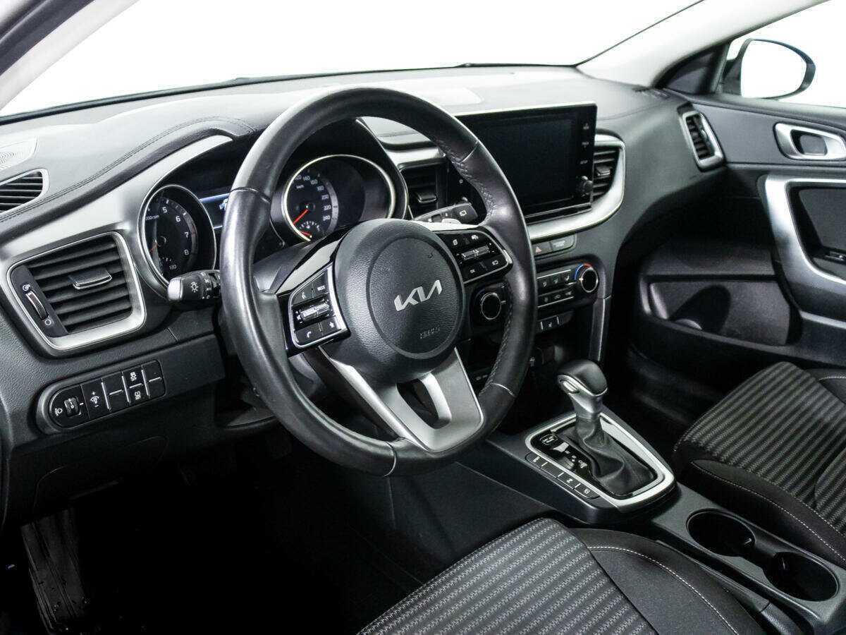 Купить Kia Ceed с пробегом. Фото: #10