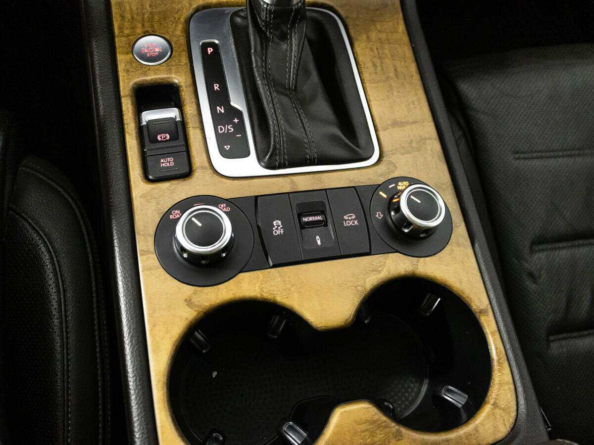 Купить Volkswagen Touareg с пробегом. Фото: #15