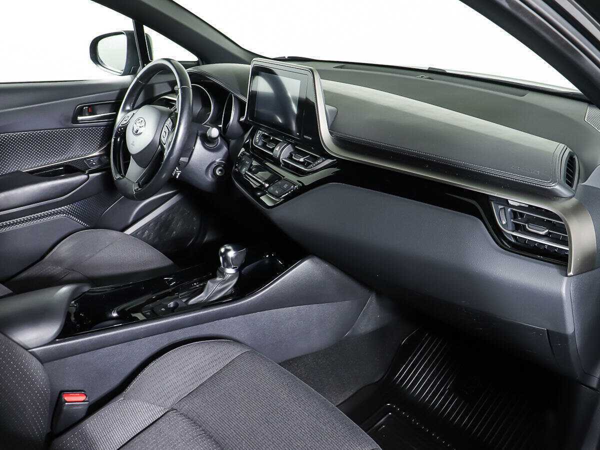 Купить Toyota C-HR с пробегом. Фото: #8