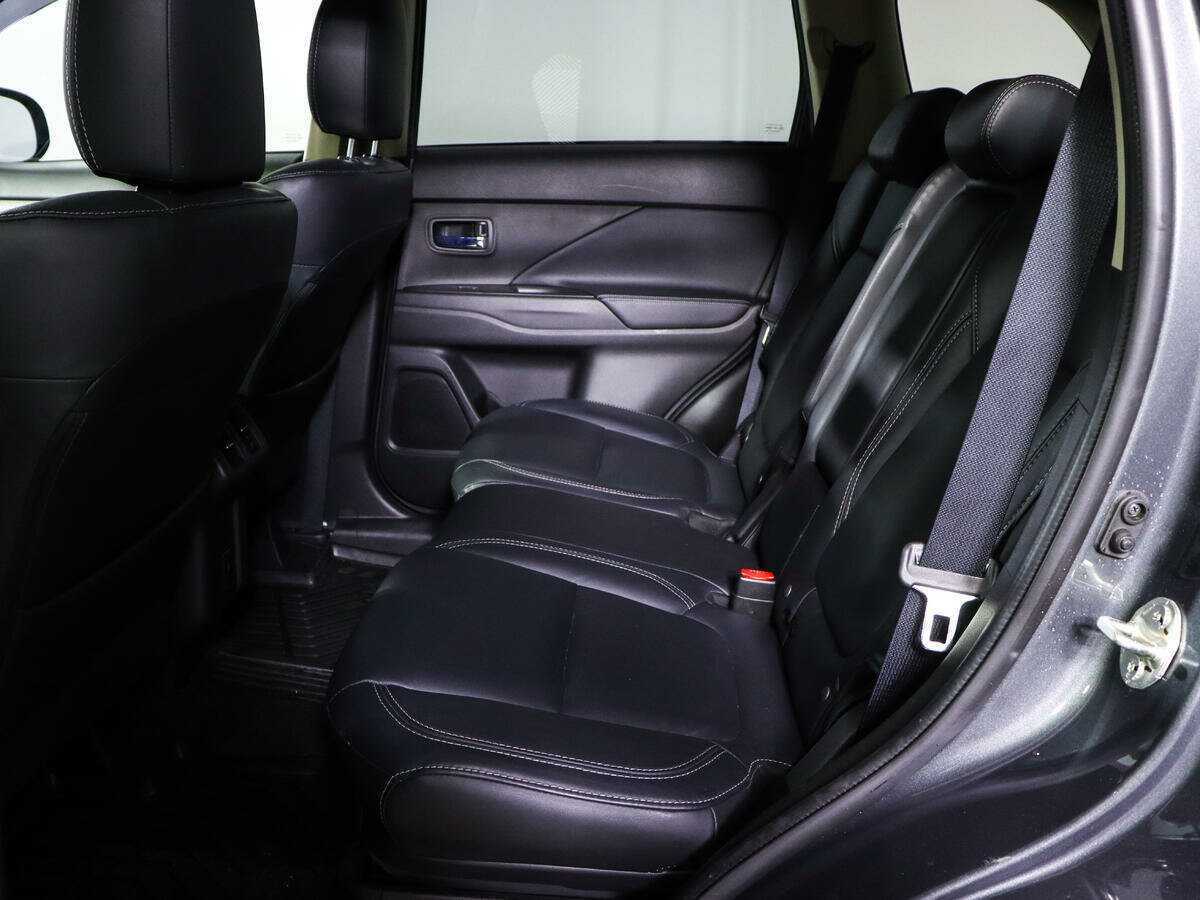 Купить Mitsubishi Outlander с пробегом. Фото: #9