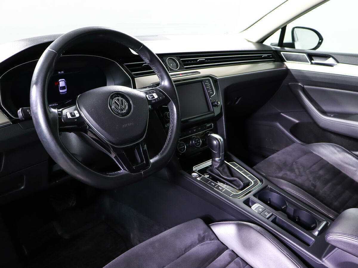 Купить Volkswagen Passat с пробегом. Фото: #11