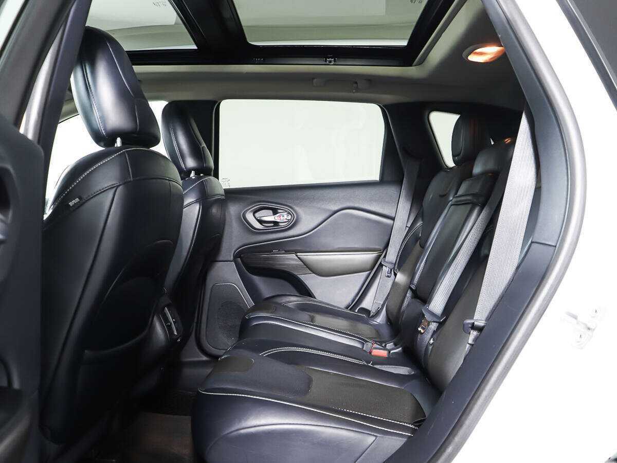 Купить Jeep Cherokee с пробегом. Фото: #8