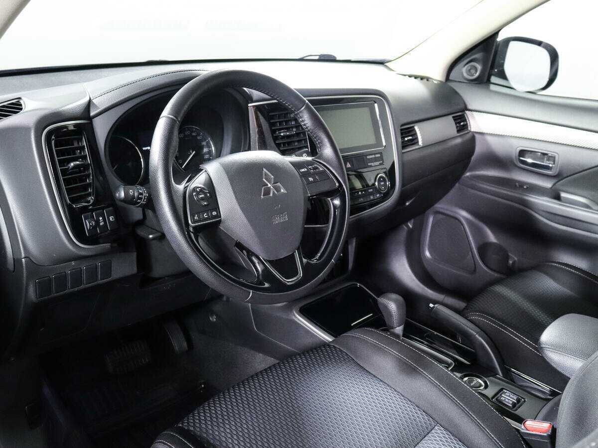 Купить Mitsubishi Outlander с пробегом. Фото: #11