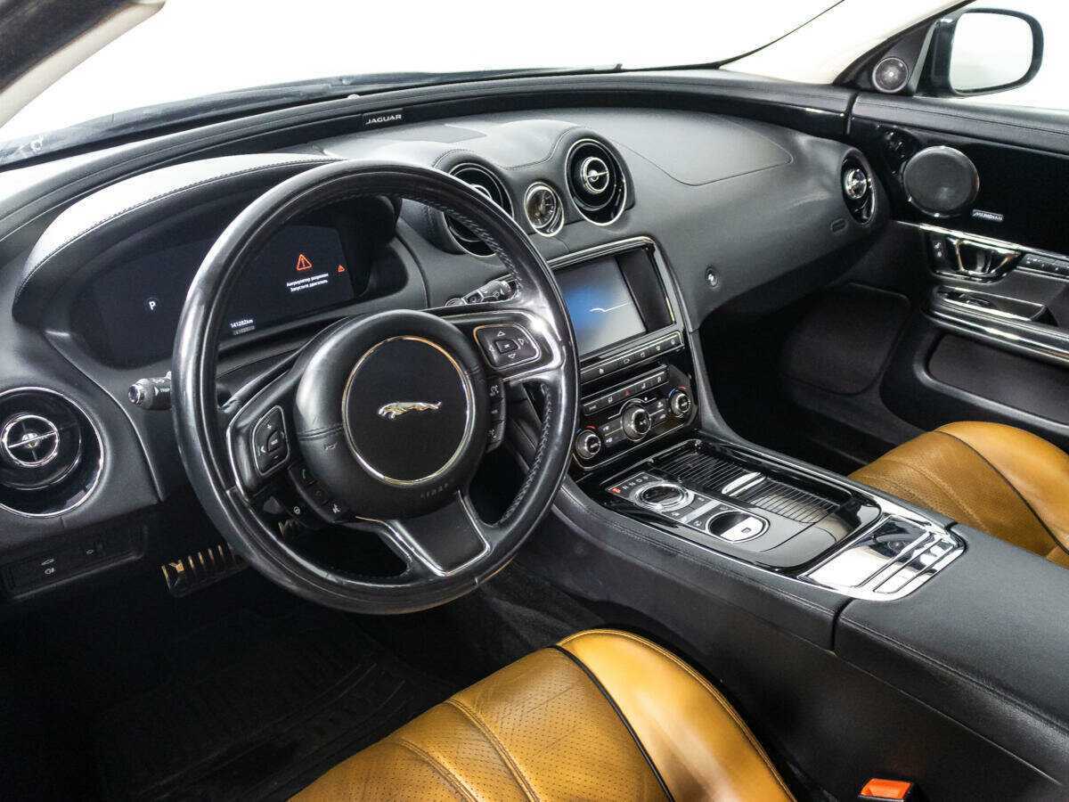 Купить Jaguar XJ с пробегом. Фото: #10