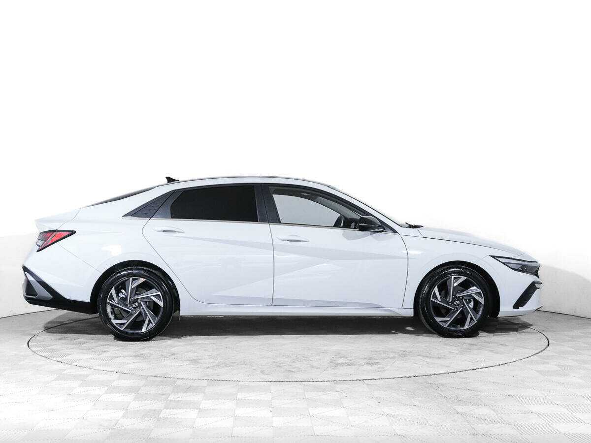 Купить Hyundai Elantra с пробегом. Фото: #2