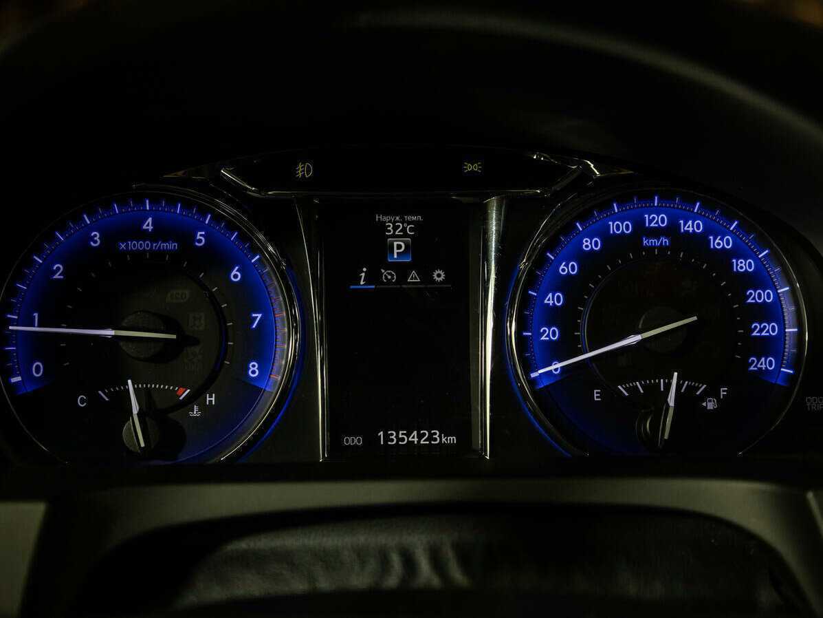 Купить Toyota Camry с пробегом. Фото: #11