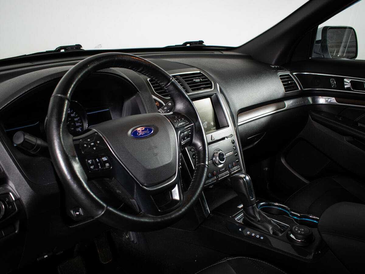 Купить Ford Explorer с пробегом. Фото: #11