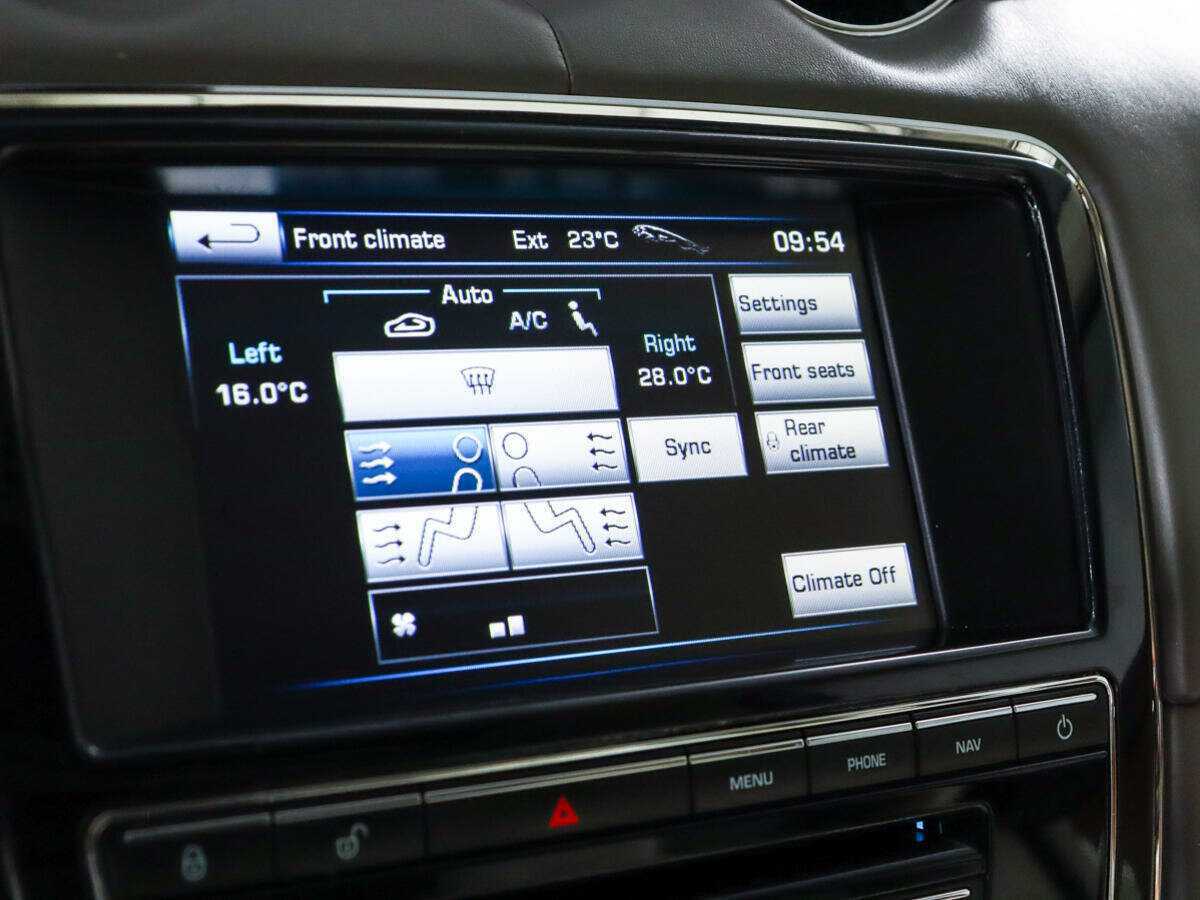 Купить Jaguar XJ с пробегом. Фото: #22