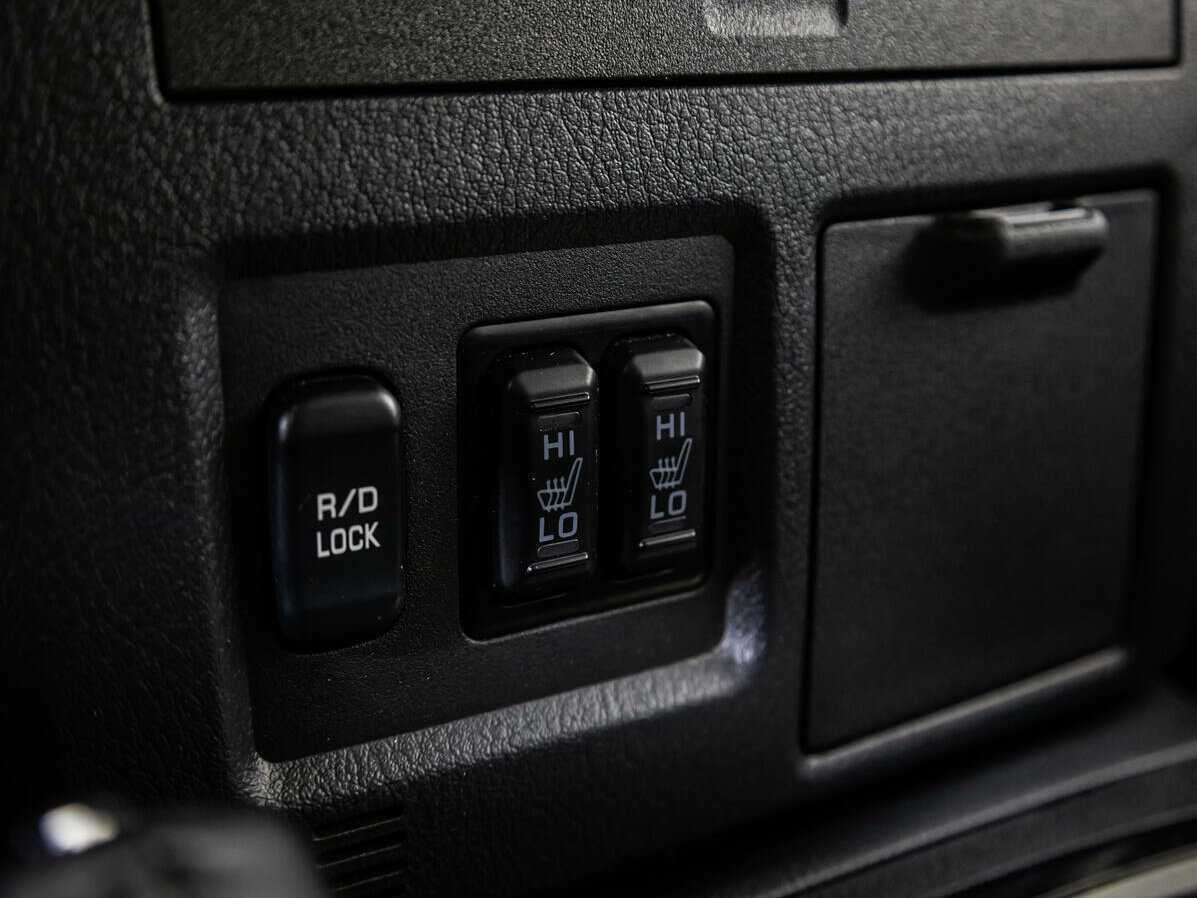 Купить Mitsubishi Pajero с пробегом. Фото: #11