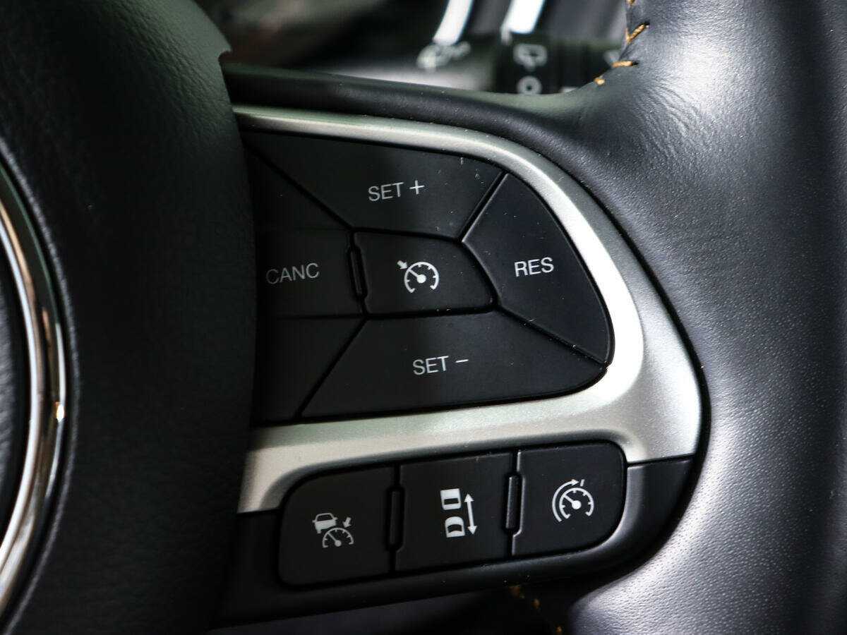 Купить Jeep Compass с пробегом. Фото: #17