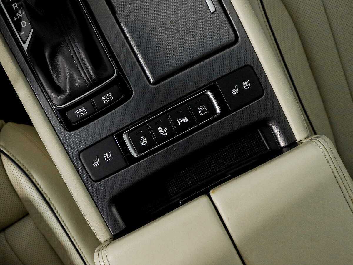 Купить Hyundai Genesis с пробегом. Фото: #9