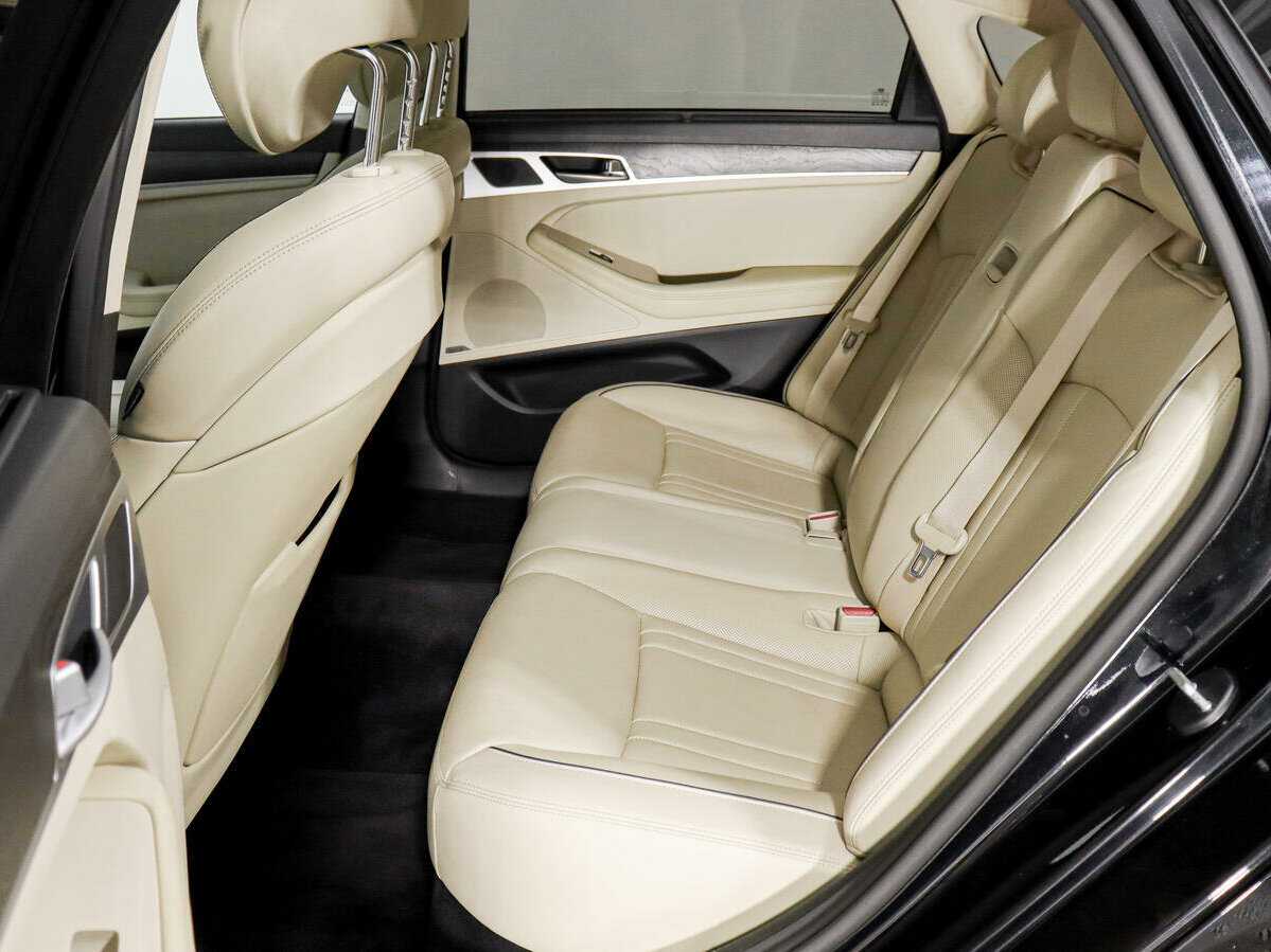 Купить Hyundai Genesis с пробегом. Фото: #10