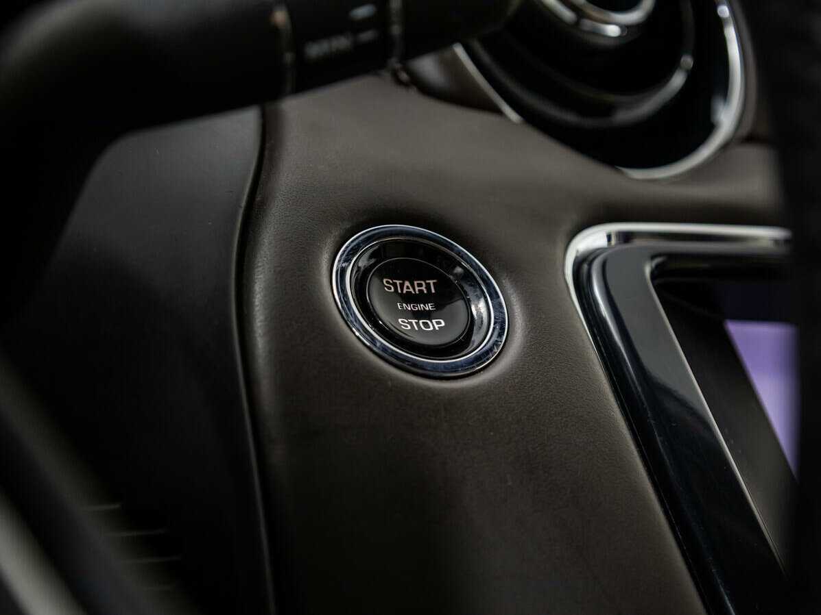 Купить Jaguar XJ с пробегом. Фото: #17