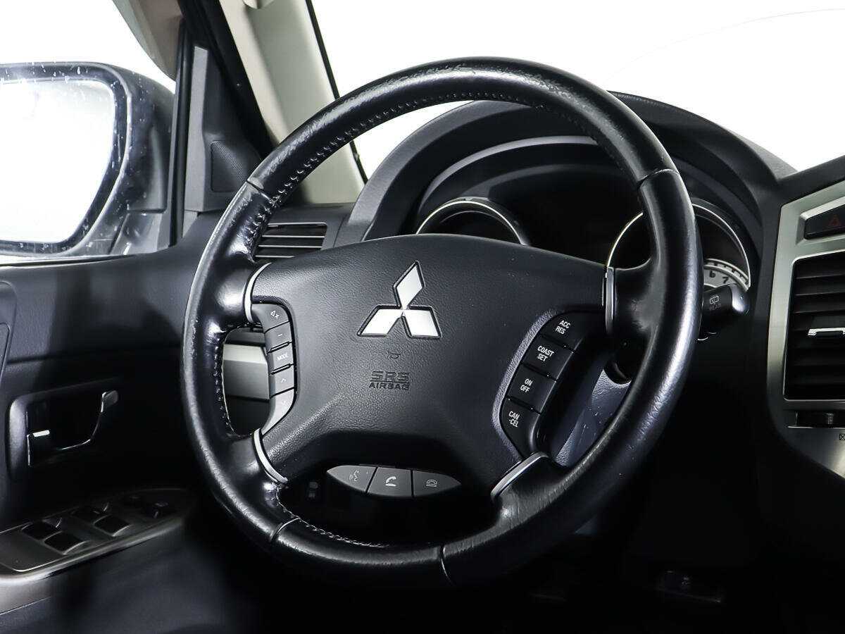 Купить Mitsubishi Pajero с пробегом. Фото: #12