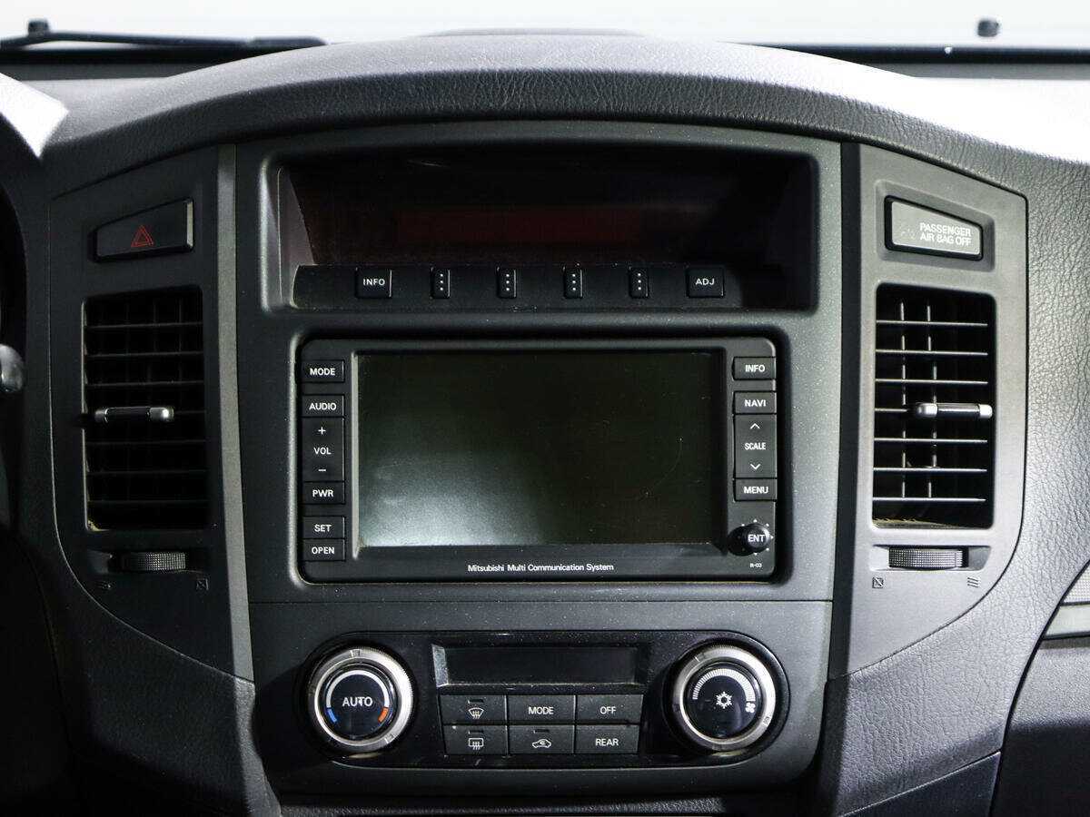 Купить Mitsubishi Pajero с пробегом. Фото: #10