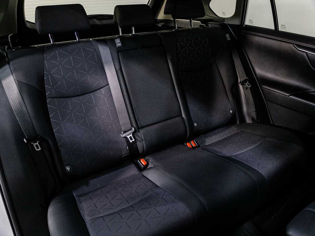 Купить Toyota RAV4 с пробегом. Фото: #8