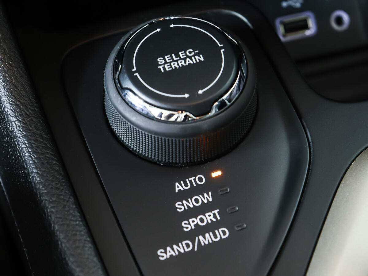 Купить Jeep Cherokee с пробегом. Фото: #17